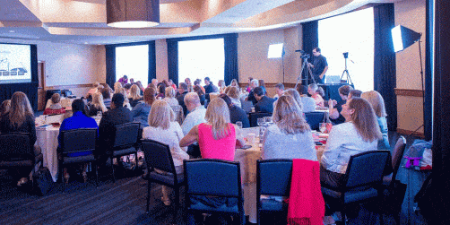 Liva upp mötet med en film