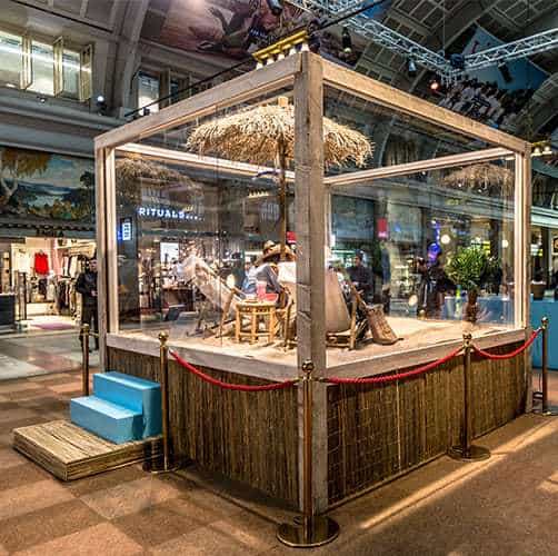 tui kampanj på stockholm central som nådde cirka 3 % av jordens befolkning! TUI kampanj på Stockholms Centralstation som nådde cirka 3 % av jordens befolkning!