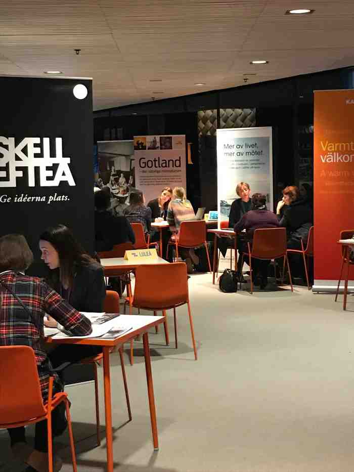 Deltagarna speed-dejtade under Mötets dag