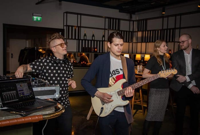 Härliga mingelbilder från Mötsbaren på Elite Palace Hotel
