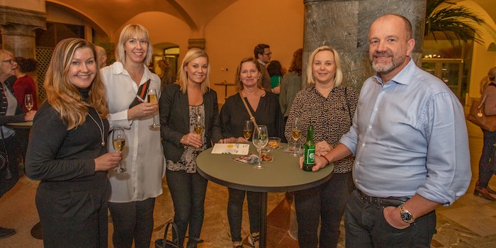 Se mingelbilderna från Mötesbaren på Posthuset