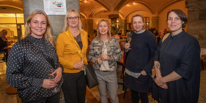 Se mingelbilderna från Mötesbaren på Posthuset