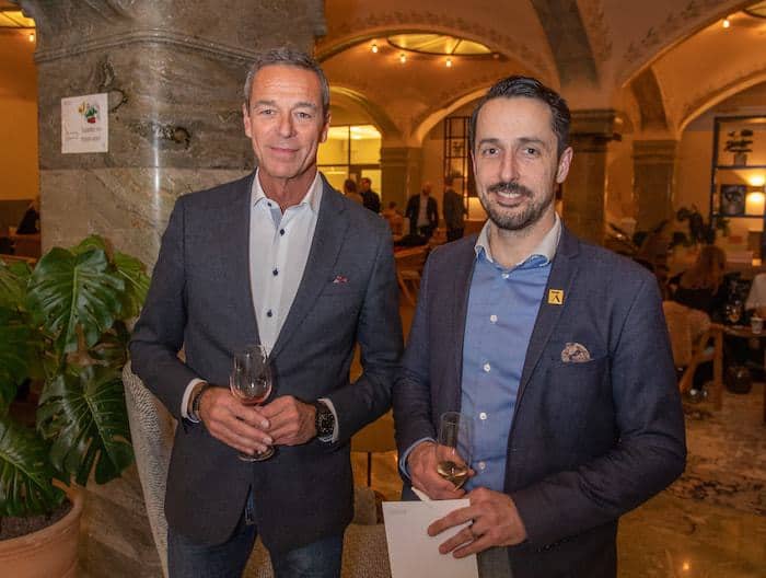 Se mingelbilderna från Mötesbaren på Posthuset