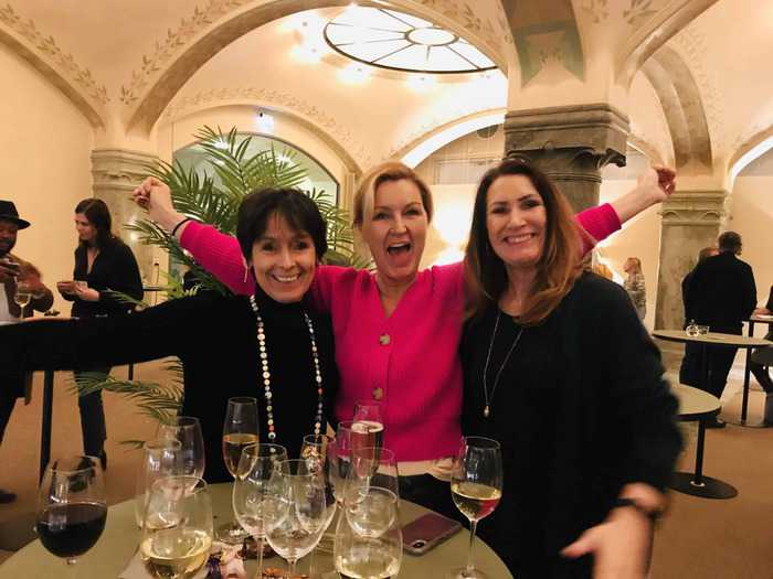 Se mingelbilderna från Mötesbaren på Posthuset