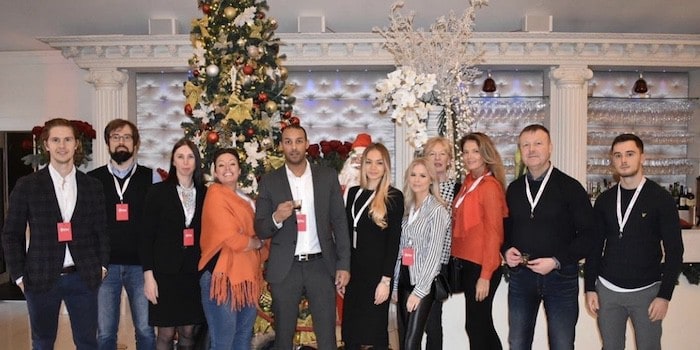 Festmäklarna vinner omstridd julbordsupphandling