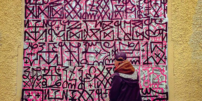 Walk & Talk-möte genom ett konstgalleri