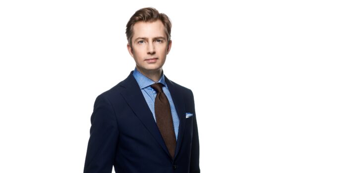 Erik Olkiewicz är en svensk hypnotisör som uppträder med en hypnosshow